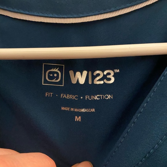 New with tags size medium wonderwink scrub top - Picture 3 of 5